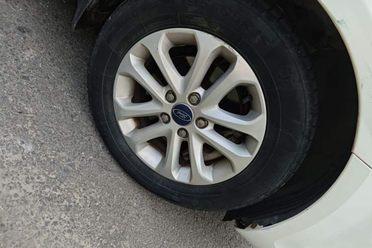 Used Ford Focus 2013 Hatchback Classic 1.8L Automatic Base Model Right Front Wheel Hub