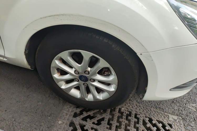 Used Ford Focus 2013 Hatchback Classic 1.8L Manual Base Model Right Front Wheel Hub