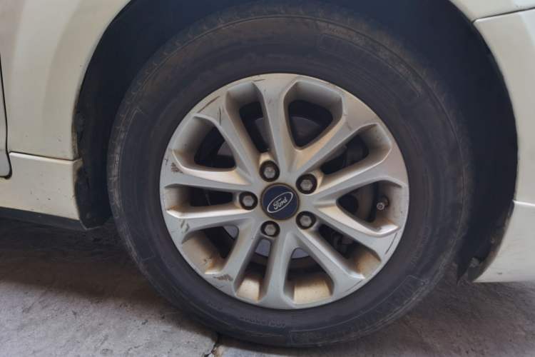 Used Ford Focus 2013 Hatchback Classic 1.8L Manual Base Model Right Front Wheel Hub