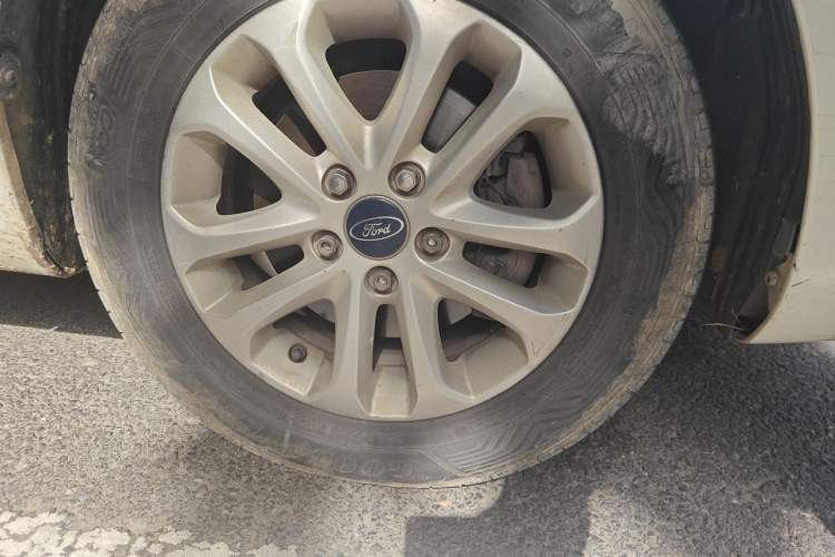 Used Ford Focus 2013 Sedan Classic 1.8L Manual Base Model Right Front Wheel Hub