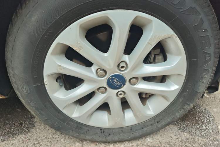 Used Ford Focus 2013 Sedan Classic 1.8L Automatic Base Model Right Front Wheel Hub