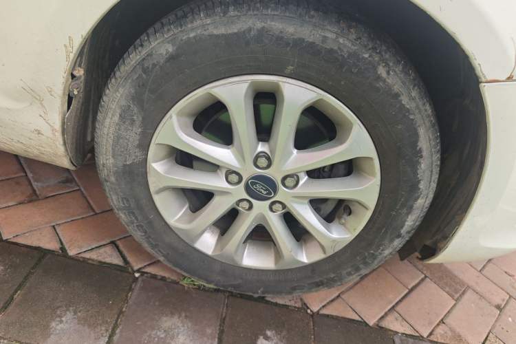 Used Ford Focus 2013 Hatchback Classic 1.8L Automatic Millionth Anniversary Edition Right Front Wheel Hub