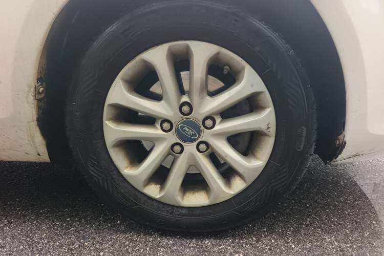 Used Ford Focus 2013 Hatchback Classic 1.8L Manual Base Model Right Front Wheel Hub