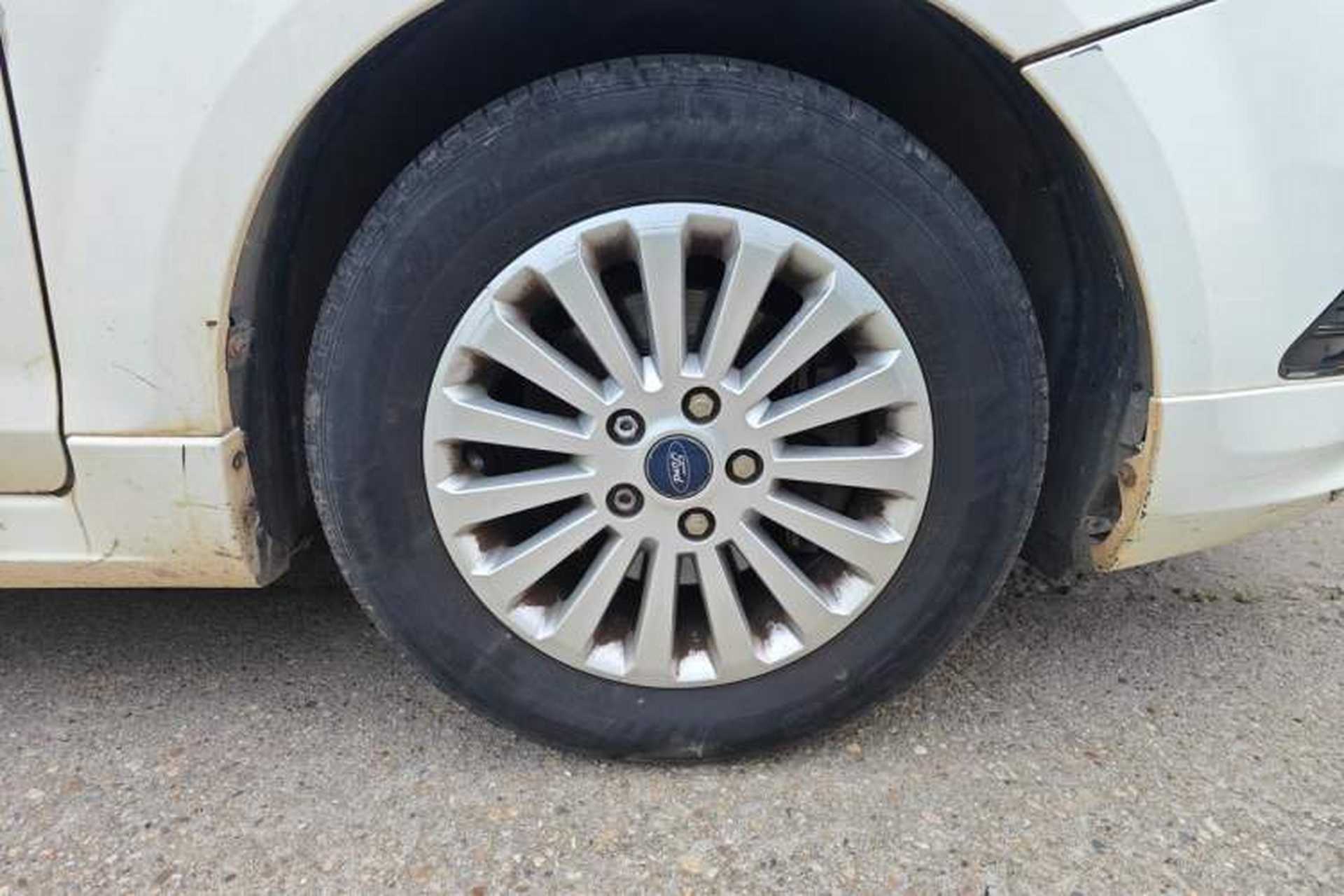 Used Ford Focus 2013 Hatchback Classic 1.8L Manual Fashion Edition Right Front Wheel Hub