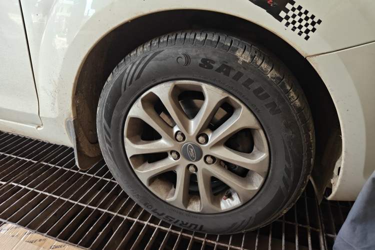 Used Ford Focus 2013 Hatchback Classic 1.8L Manual Base Model Right Front Wheel Hub