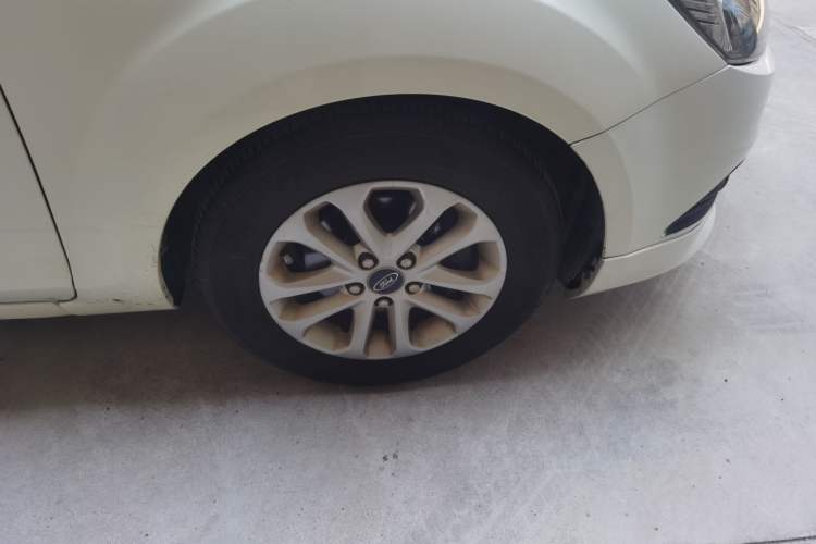 Used Ford Focus 2013 Hatchback Classic 1.8L Manual Base Model Right Front Wheel Hub