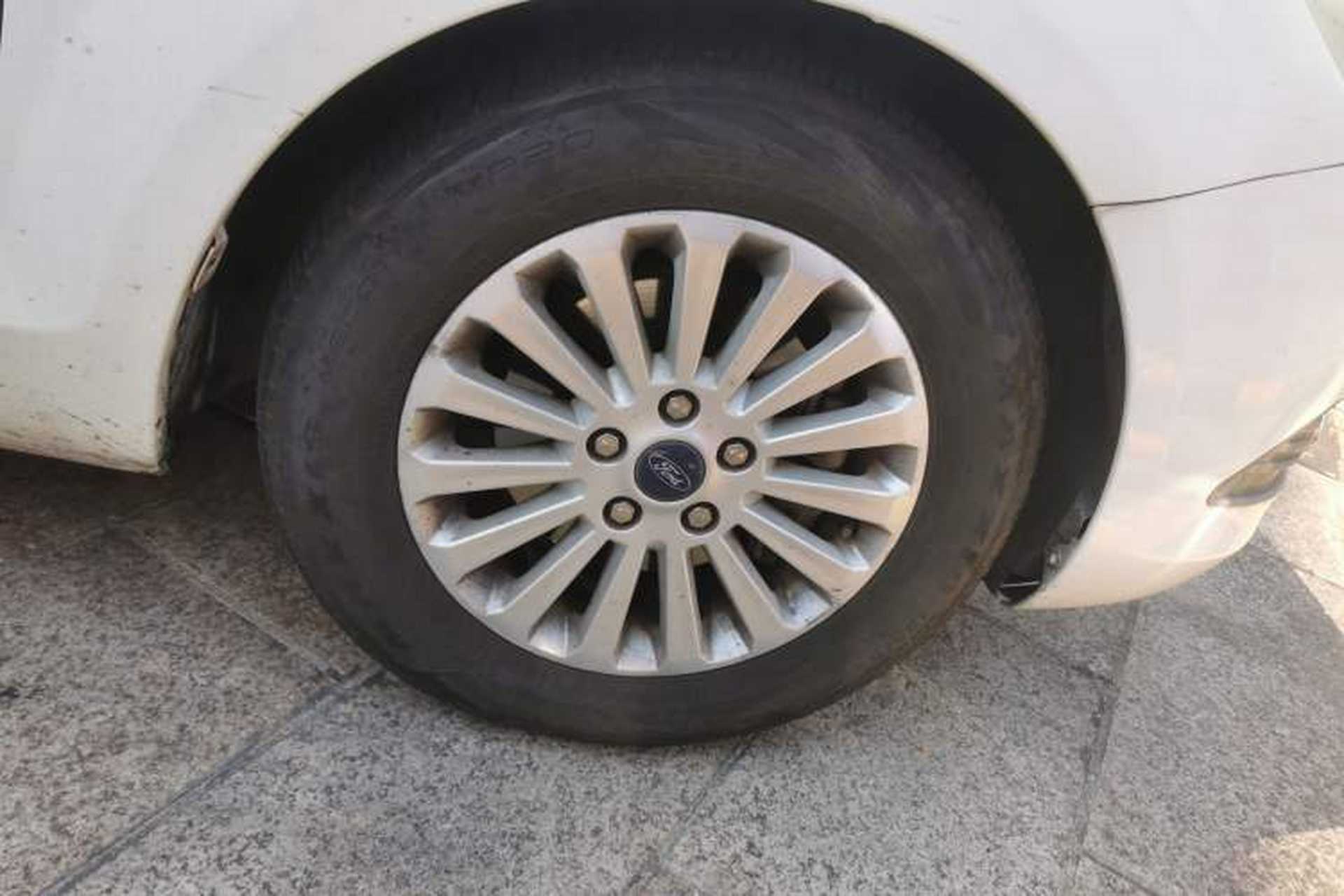 Used Ford Focus 2013 Sedan Classic 1.8L Automatic Fashion Edition Right Front Wheel Hub