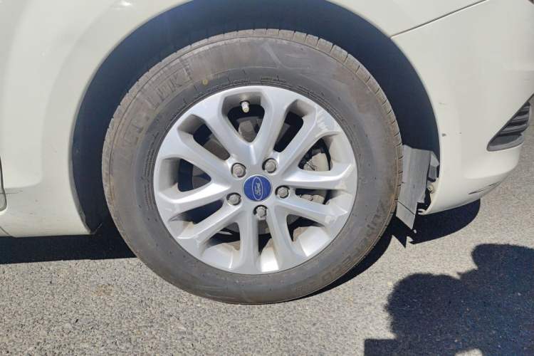Used Ford Focus 2013 Hatchback Classic 1.8L Automatic Millionth Anniversary Edition Right Front Wheel Hub