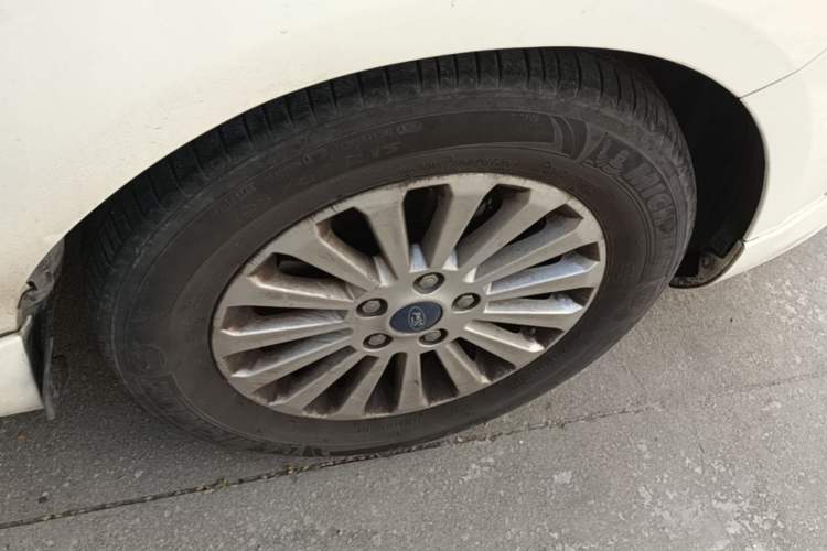 Used Ford Focus 2013 Hatchback Classic 1.8L Automatic Fashion Edition Right Front Wheel Hub