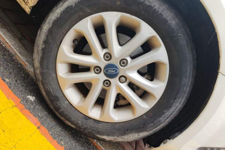 Used Ford Focus 2013 Hatchback Classic 1.8L Automatic Base Model Right Front Wheel Hub
