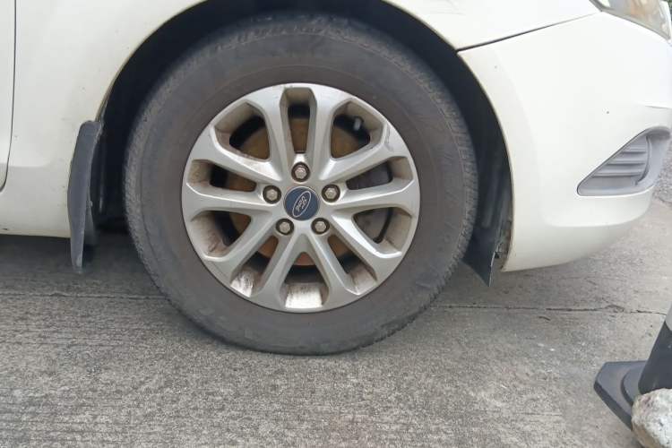 Used Ford Focus 2013 Hatchback Classic 1.8L Manual Base Model Right Front Wheel Hub