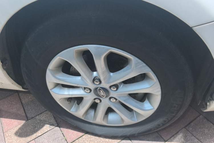 Used Ford Focus 2013 Hatchback Classic 1.8L Automatic Base Model Right Front Wheel Hub