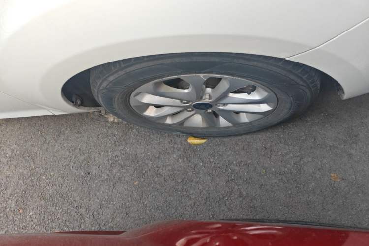 Used Ford Focus 2013 Hatchback Classic 1.8L Automatic Base Model Right Front Wheel Hub