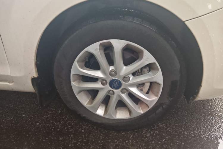 Used Ford Focus 2013 Hatchback Classic 1.8L Automatic Base Model Right Front Wheel Hub
