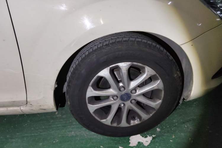 Used Ford Focus 2013 Sedan Classic 1.8L Manual Base Model Right Front Wheel Hub