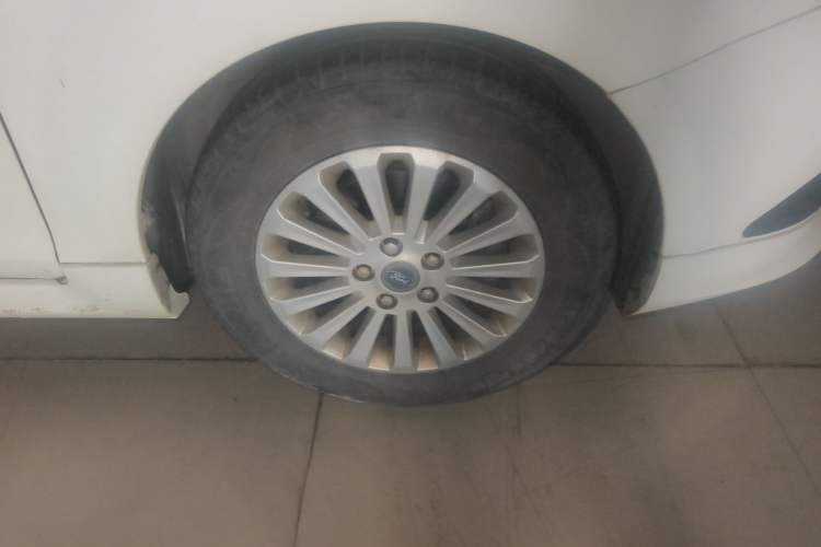 Used Ford Focus 2013 Hatchback Classic 1.8L Automatic Fashion Edition Right Front Wheel Hub