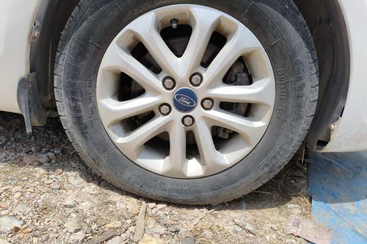 Used Ford Focus 2013 Hatchback Classic 1.8L Manual Base Model Right Front Wheel Hub