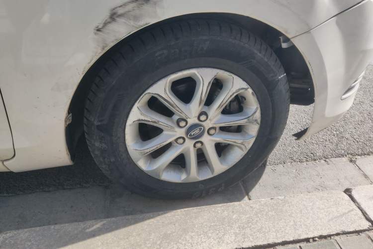 Used Ford Focus 2013 Hatchback Classic 1.8L Automatic Base Model Right Front Wheel Hub