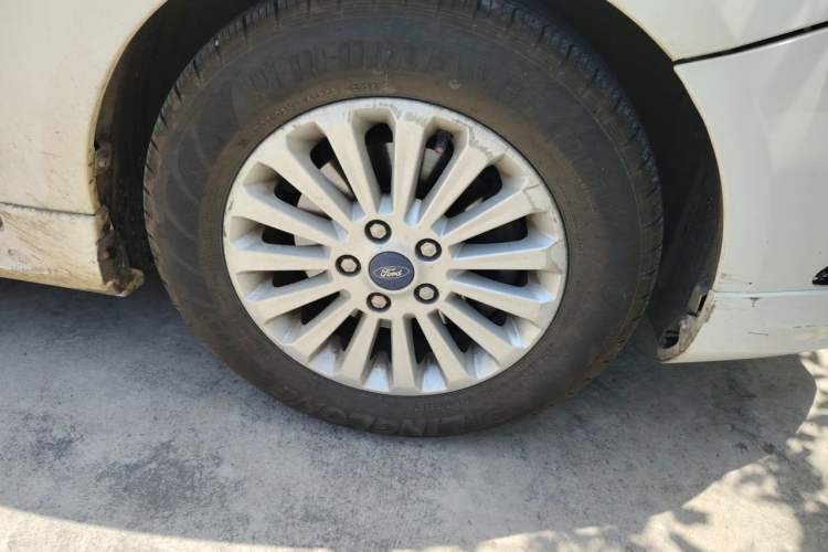 Used Ford Focus 2013 Hatchback Classic 1.8L Automatic Fashion Edition Right Front Wheel Hub