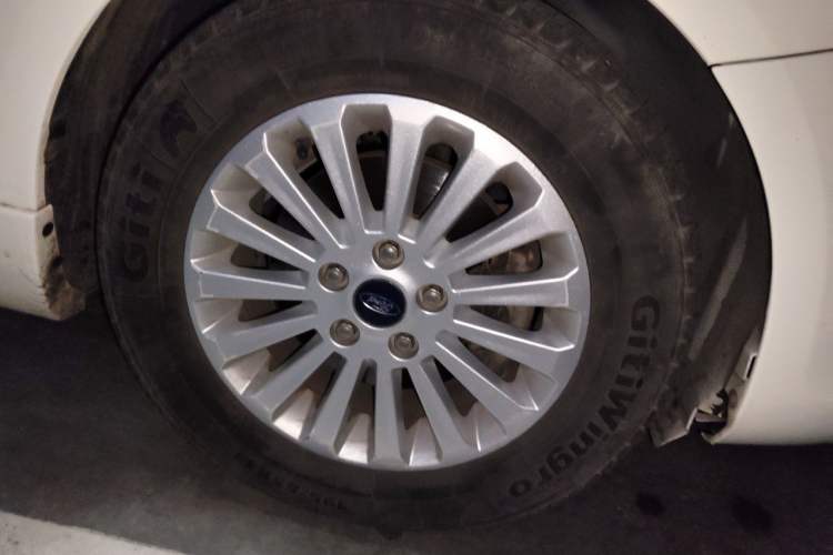 Used Ford Focus 2013 Hatchback Classic 1.8L Automatic Fashion Edition Right Front Wheel Hub