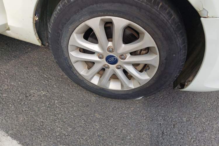 Used Ford Focus 2013 Hatchback Classic 1.8L Automatic Base Model Right Front Wheel Hub