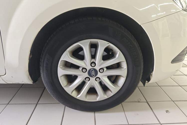 Used Ford Focus 2013 Hatchback Classic 1.8L Manual Base Model Right Front Wheel Hub