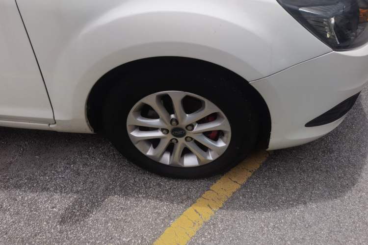 Used Ford Focus 2013 Hatchback Classic 1.8L Manual Base Model Right Front Wheel Hub
