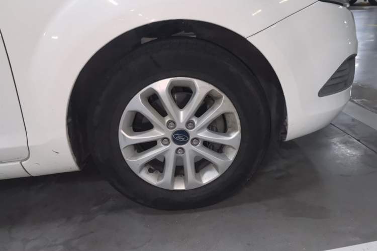 Used Ford Focus 2013 Hatchback Classic 1.8L Automatic Base Model Right Front Wheel Hub