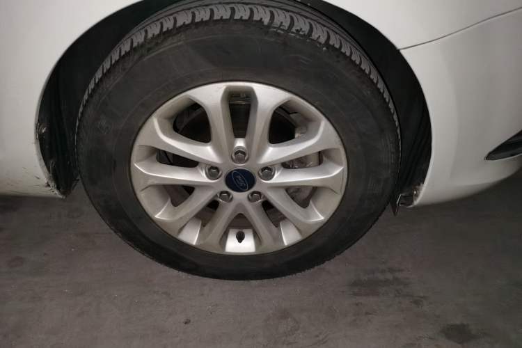 Used Ford Focus 2013 Sedan Classic 1.8L Automatic Base Model Right Front Wheel Hub