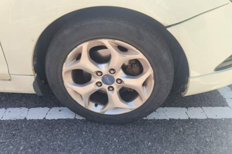 Used Ford Focus 2013 Hatchback Classic 1.8L Manual Fashion Edition Right Front Wheel Hub