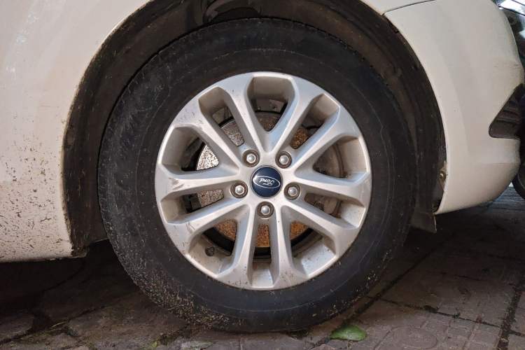 Used Ford Focus 2013 Hatchback Classic 1.8L Manual Base Model Right Front Wheel Hub