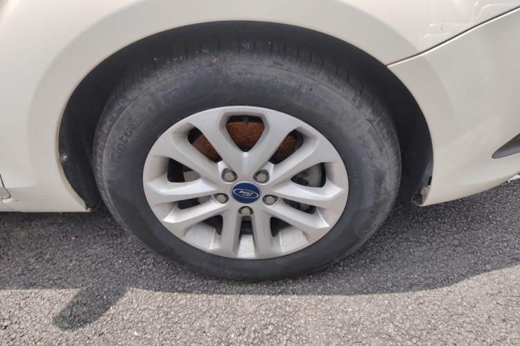 Used Ford Focus 2013 Hatchback Classic 1.8L Automatic Base Model Right Front Wheel Hub