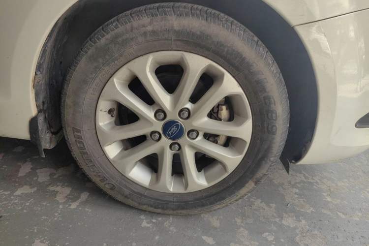 Used Ford Focus 2013 Sedan Classic 1.8L Manual Base Model Right Front Wheel Hub