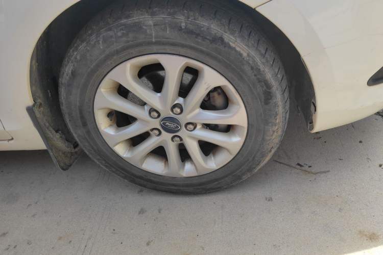 Used Ford Focus 2013 Hatchback Classic 1.8L Manual Base Model Right Front Wheel Hub