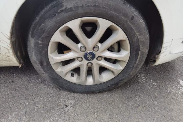 Used Ford Focus 2013 Hatchback Classic 1.8L Automatic Base Model Right Front Wheel Hub