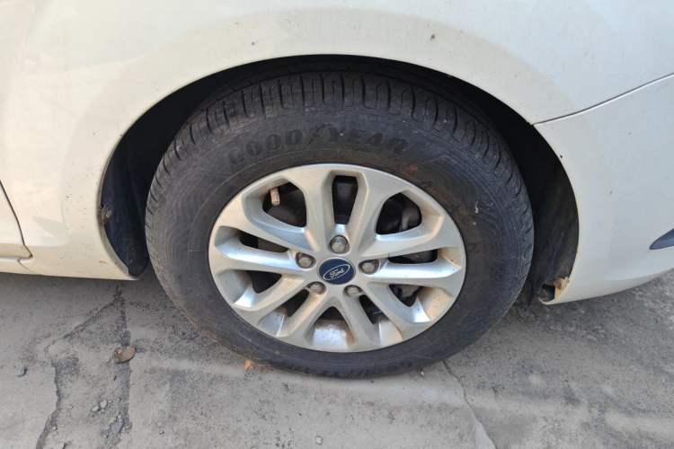 Used Ford Focus 2013 Hatchback Classic 1.8L Automatic Millionth Anniversary Edition Right Front Wheel Hub