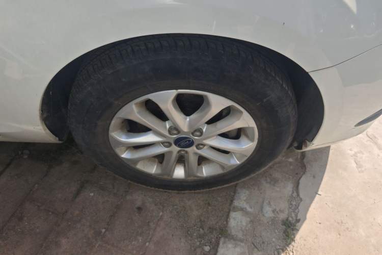 Used Ford Focus 2013 Hatchback Classic 1.8L Automatic Millionth Anniversary Edition Right Front Wheel Hub