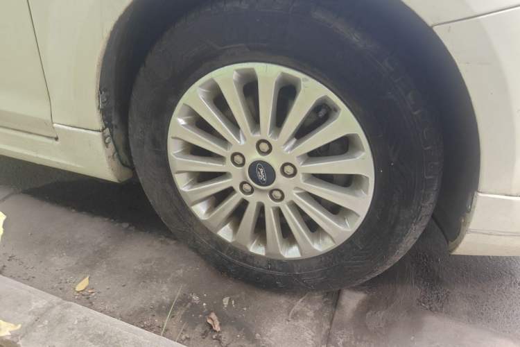 Used Ford Focus 2013 Hatchback Classic 1.8L Automatic Fashion Edition Right Front Wheel Hub