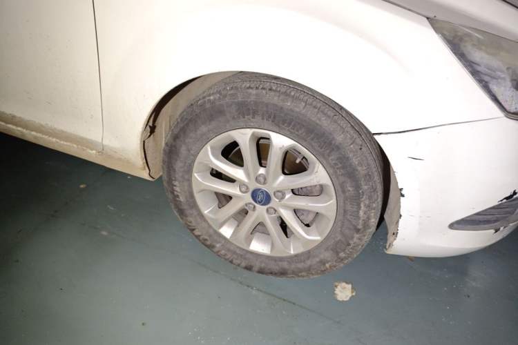 Used Ford Focus 2013 Hatchback Classic 1.8L Manual Base Model Right Front Wheel Hub