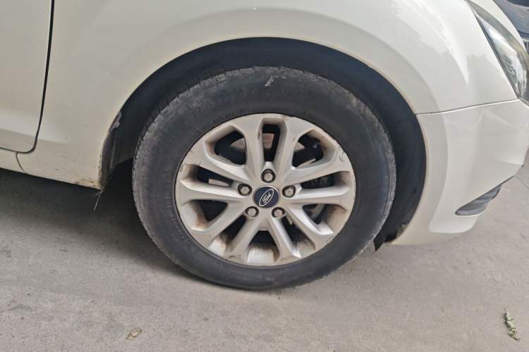 Used Ford Focus 2013 Hatchback Classic 1.8L Automatic Millionth Anniversary Edition Right Front Wheel Hub