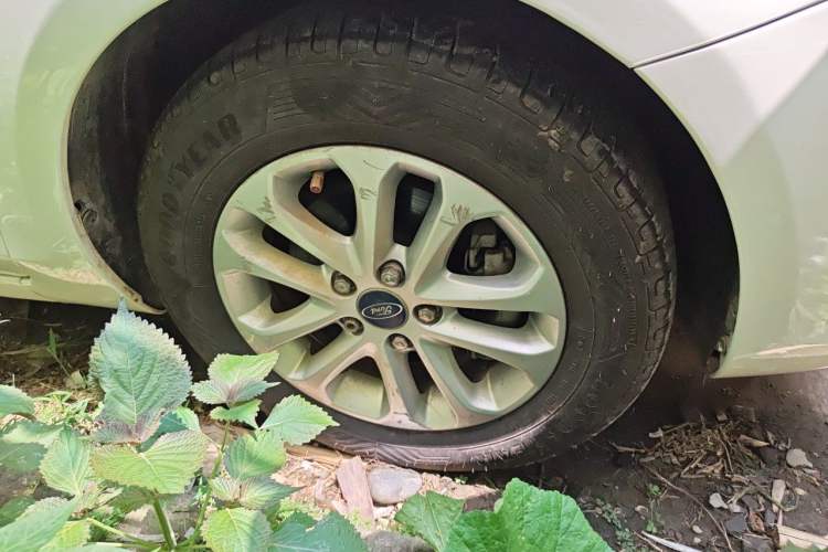 Used Ford Focus 2013 Hatchback Classic 1.8L Automatic Base Model Right Front Wheel Hub