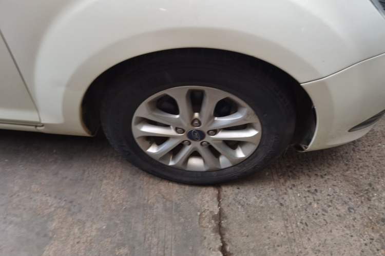 Used Ford Focus 2013 Sedan Classic 1.8L Manual Base Model Right Front Wheel Hub