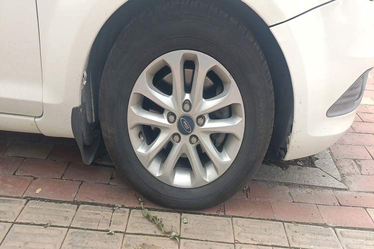 Used Ford Focus 2013 Hatchback Classic 1.8L Automatic Base Model Right Front Wheel Hub