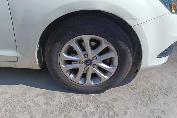 Used Ford Focus 2013 Hatchback Classic 1.8L Manual Base Model Right Front Wheel Hub