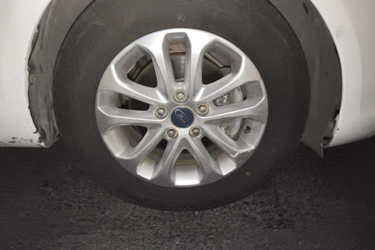 Used Ford Focus 2013 Hatchback Classic 1.8L Automatic Base Model Right Front Wheel Hub