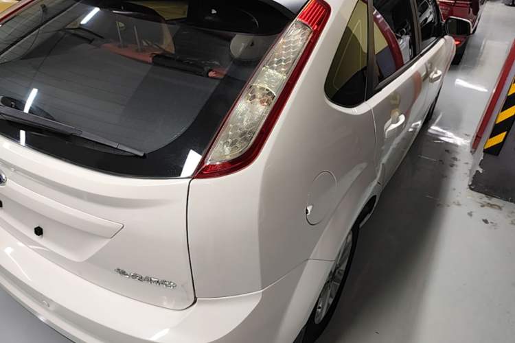 Used Ford Focus 2013 Hatchback Classic 1.8L Automatic Base Model Right Rear Taillight