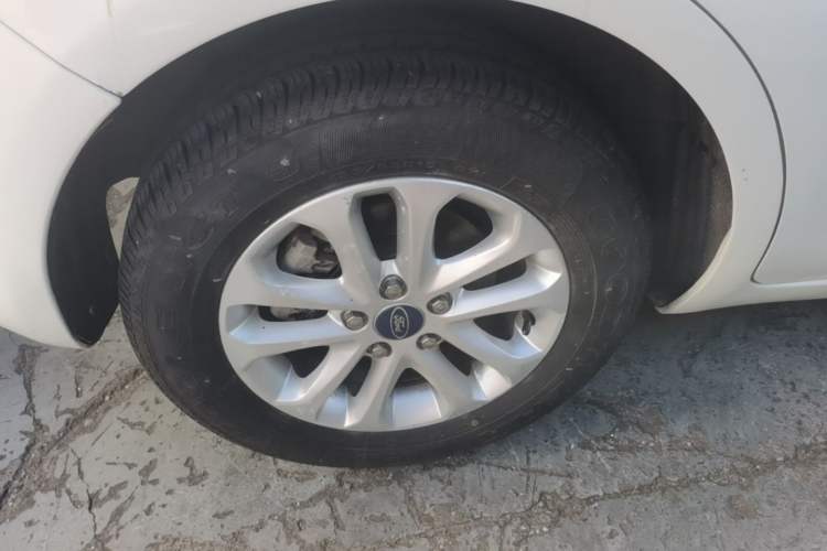 Used Ford Focus 2013 Hatchback Classic 1.8L Automatic Base Model Right Rear Wheel Hub