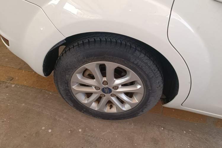 Used Ford Focus 2013 Hatchback Classic 1.8L Automatic Base Model Right Rear Wheel Hub
