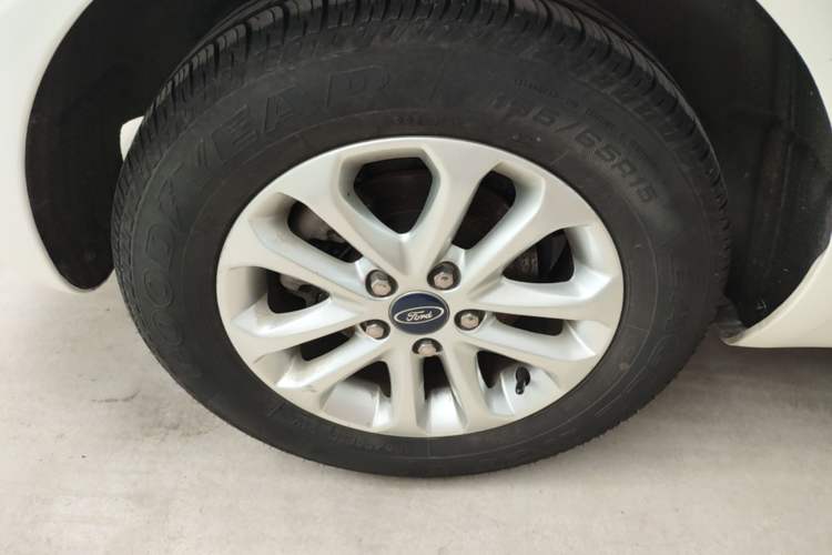 Used Ford Focus 2013 Hatchback Classic 1.8L Automatic Base Model Right Rear Wheel Hub