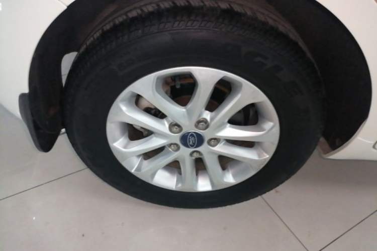 Used Ford Focus 2013 Hatchback Classic 1.8L Automatic Base Model Right Rear Wheel Hub